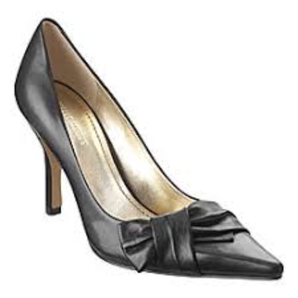 Nine West Black Leather Heels with side bow